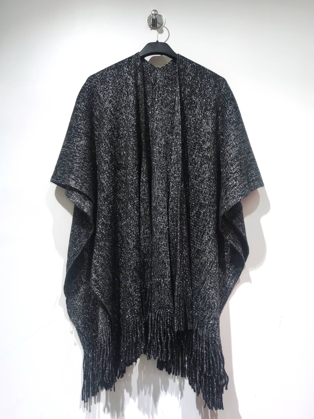 Shimmering Poncho – Winter Collection 2026