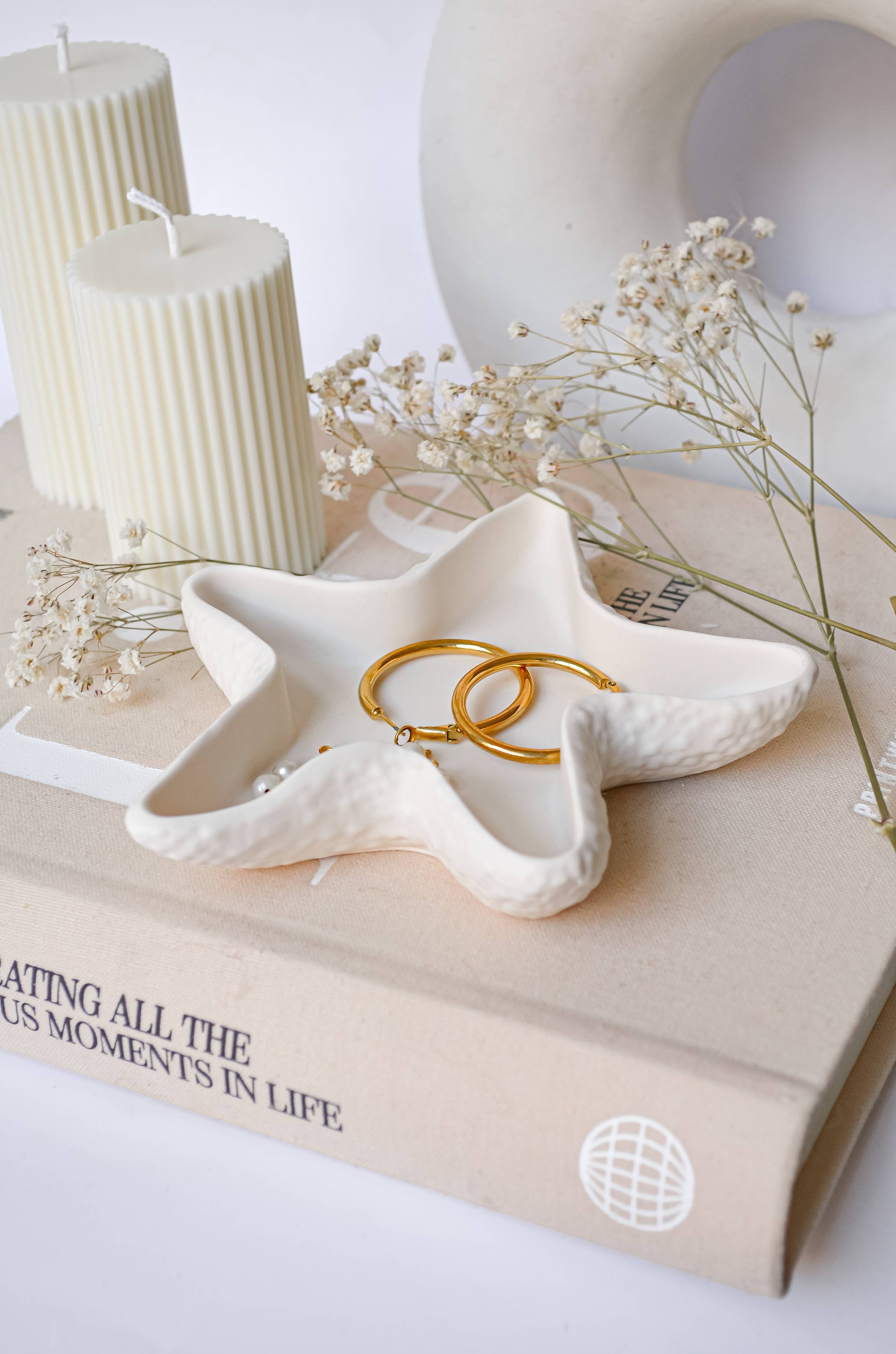 Shell‑shaped jewelry dish