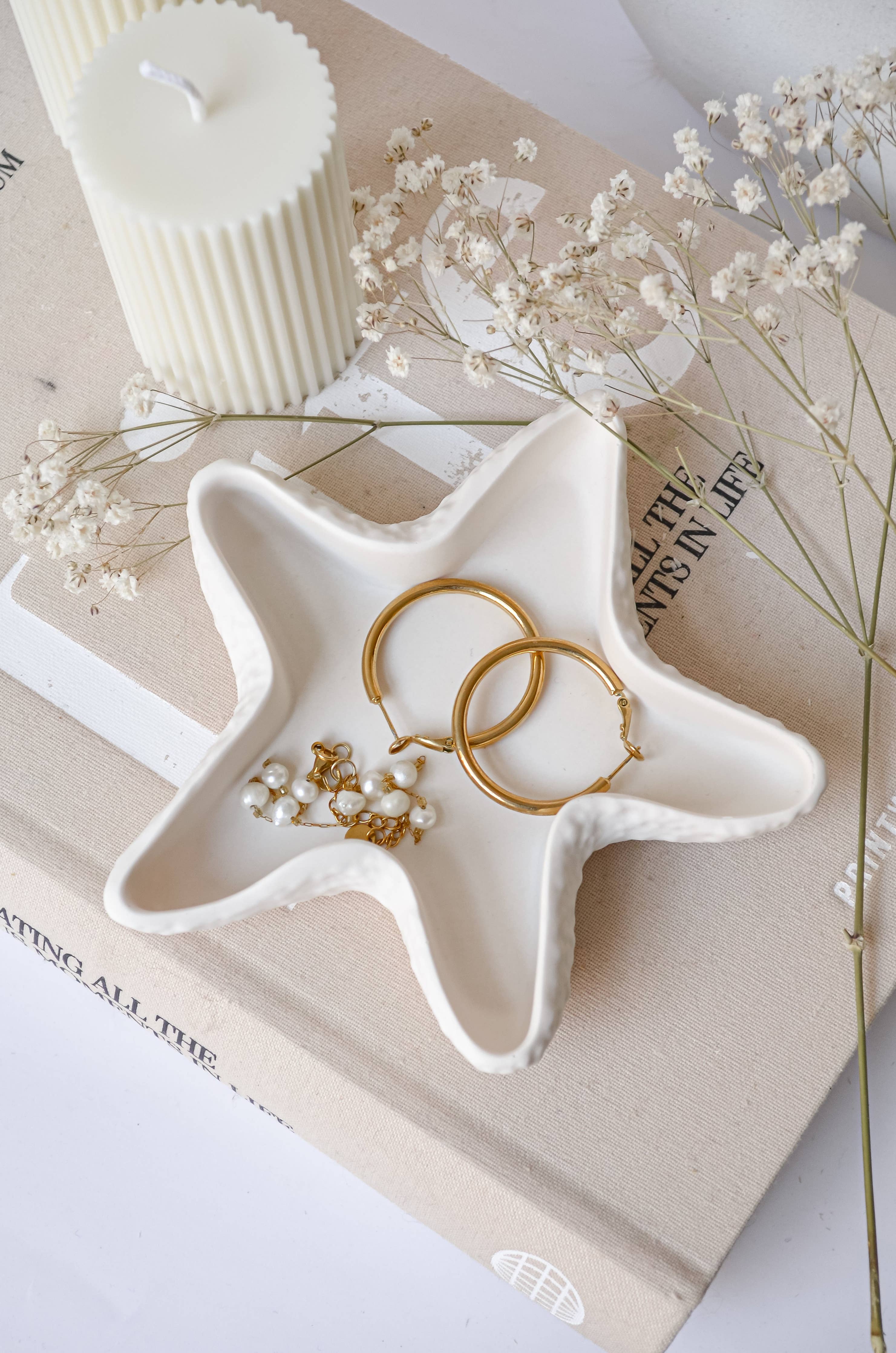 Shell‑shaped jewelry dish