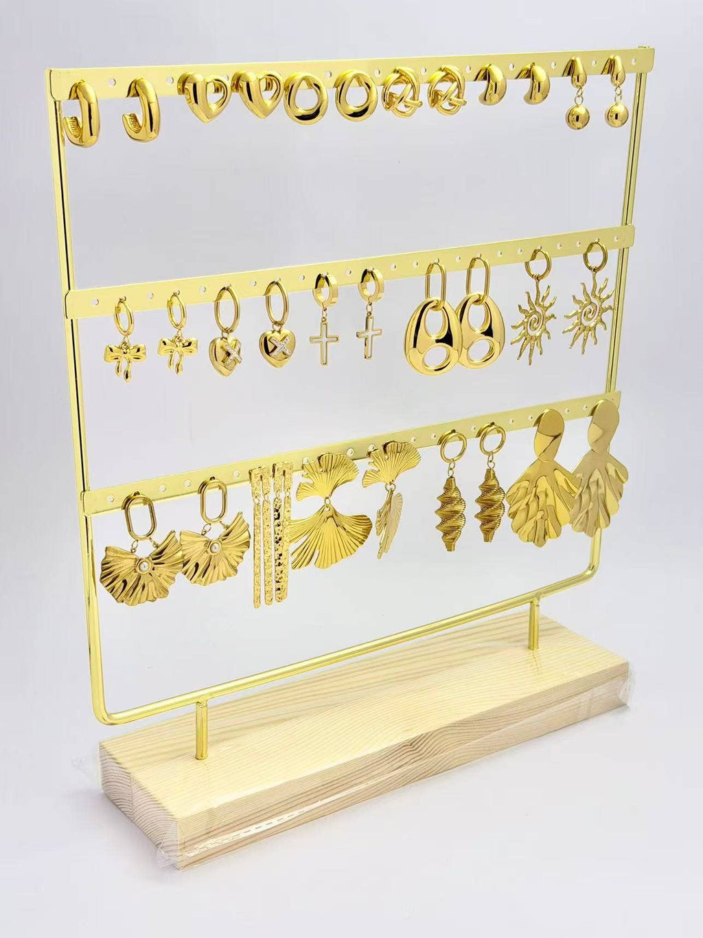 Stunning Dangling pairs of gold