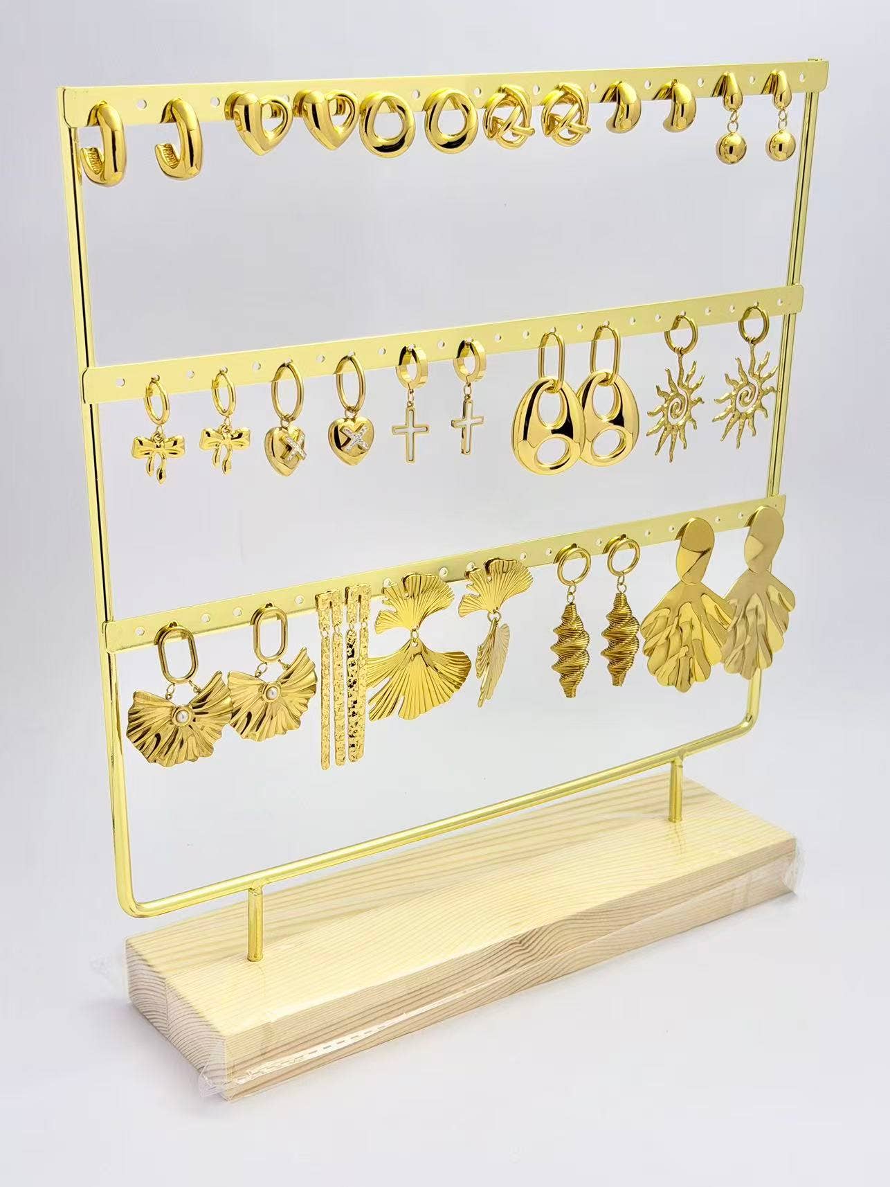 Stunning Dangling pairs of gold