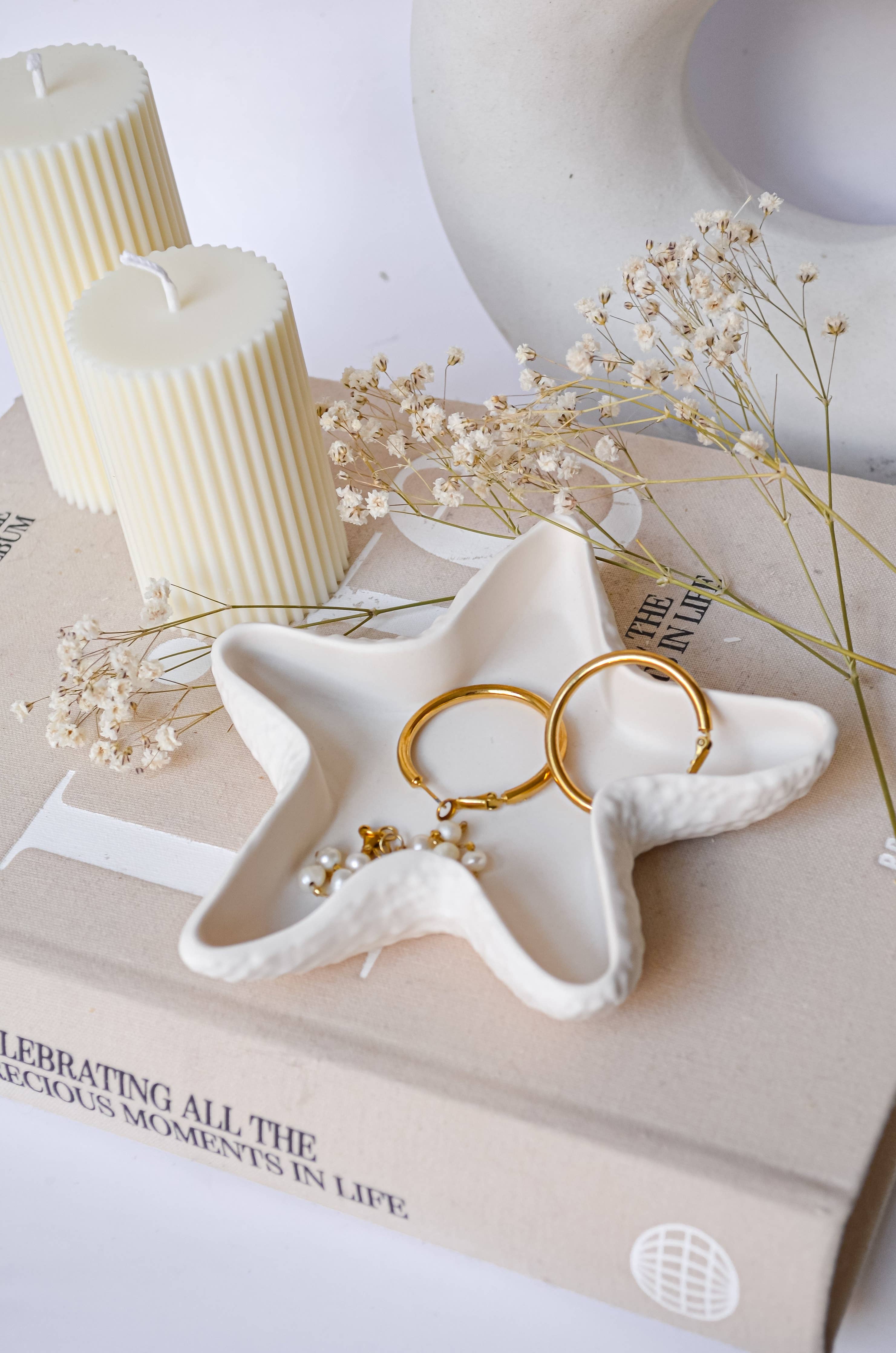 Shell‑shaped jewelry dish