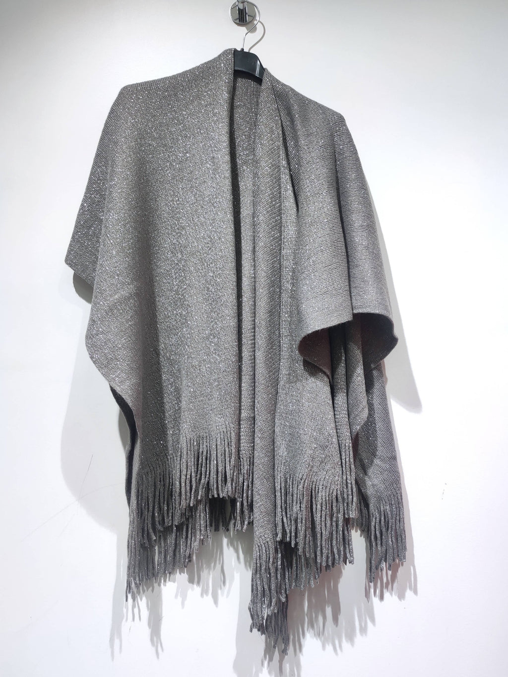 Shimmering Poncho – Winter Collection 2026
