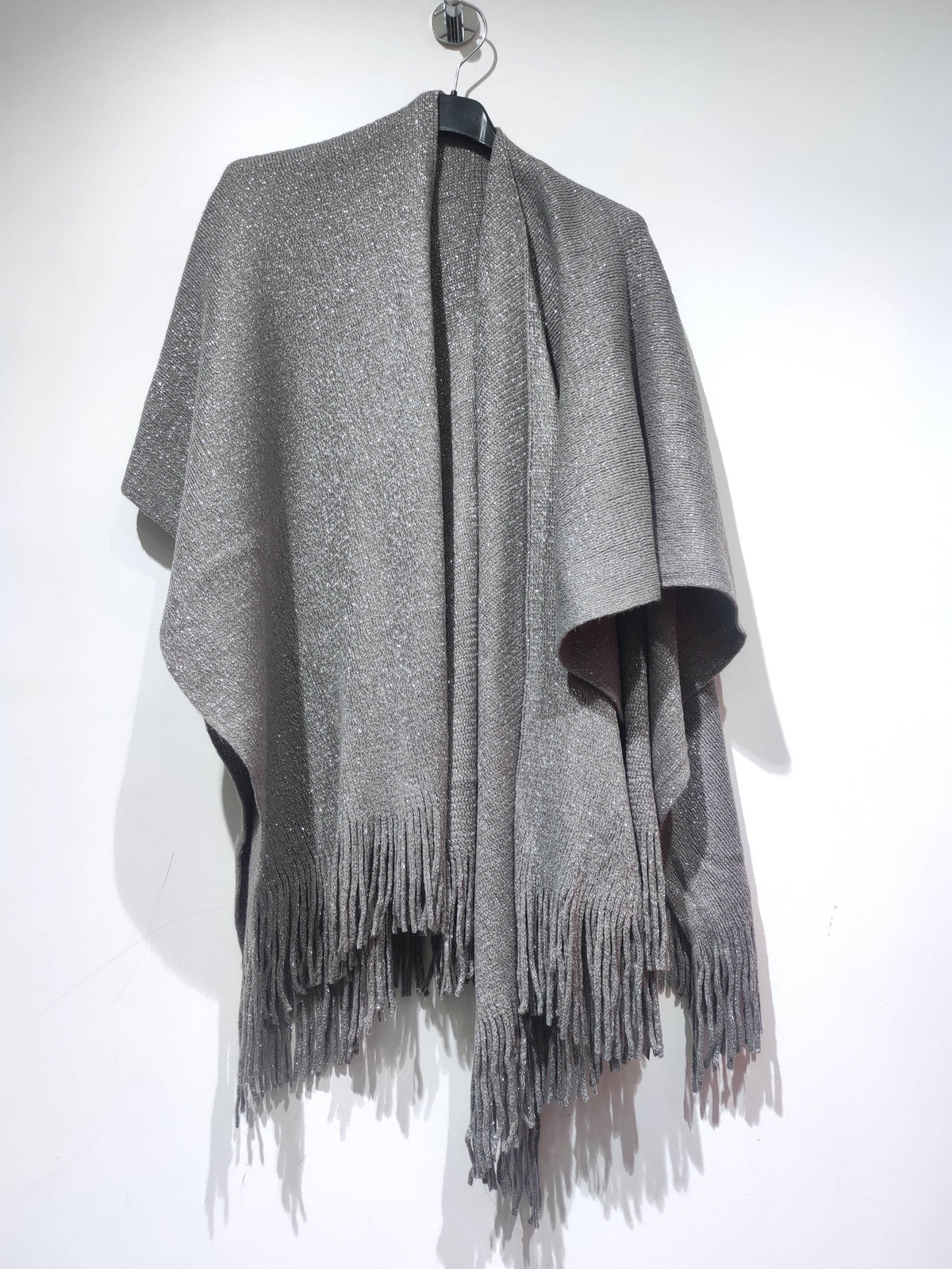 Shimmering Poncho – Winter Collection 2026