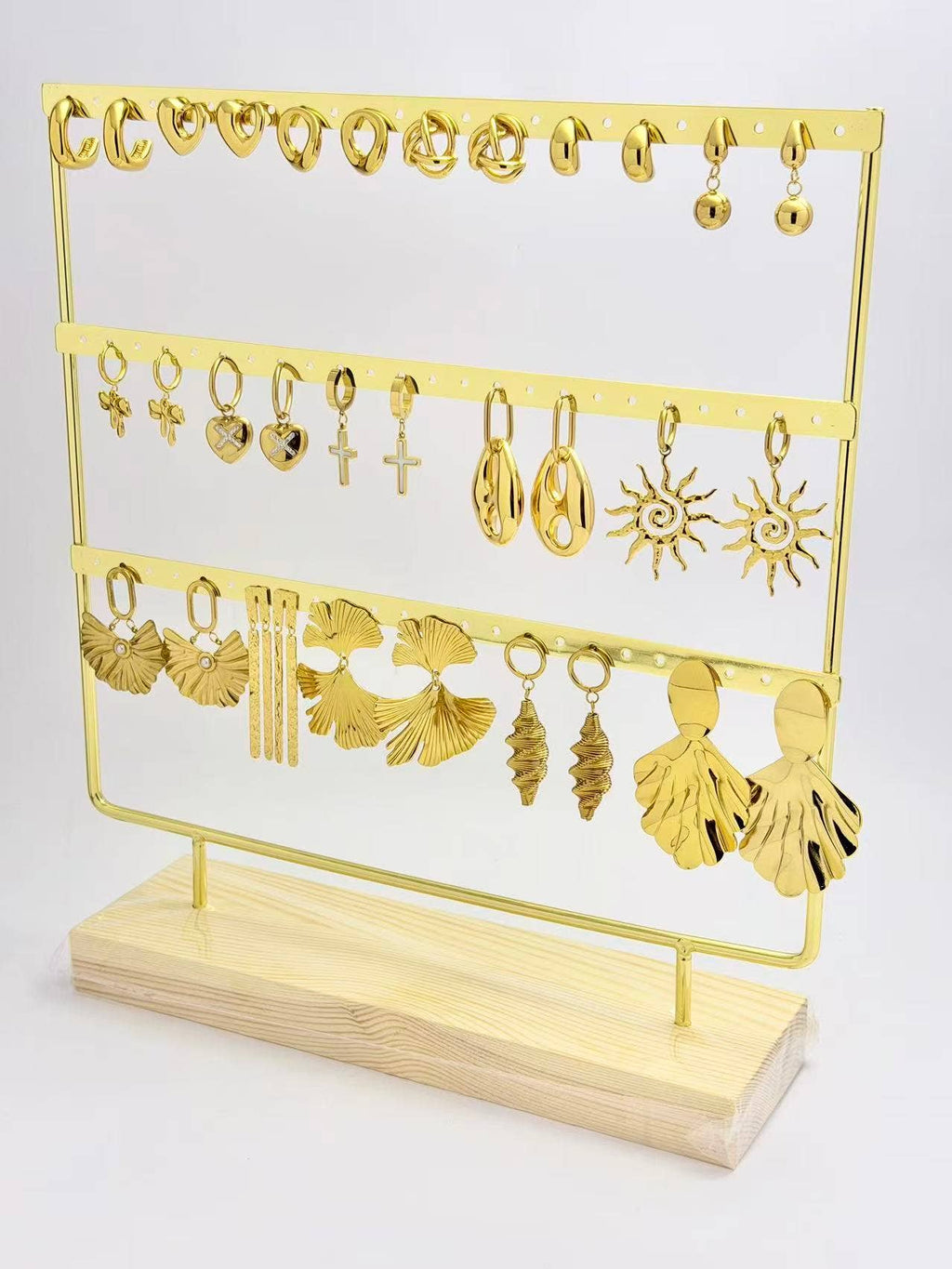 Stunning Dangling pairs of gold