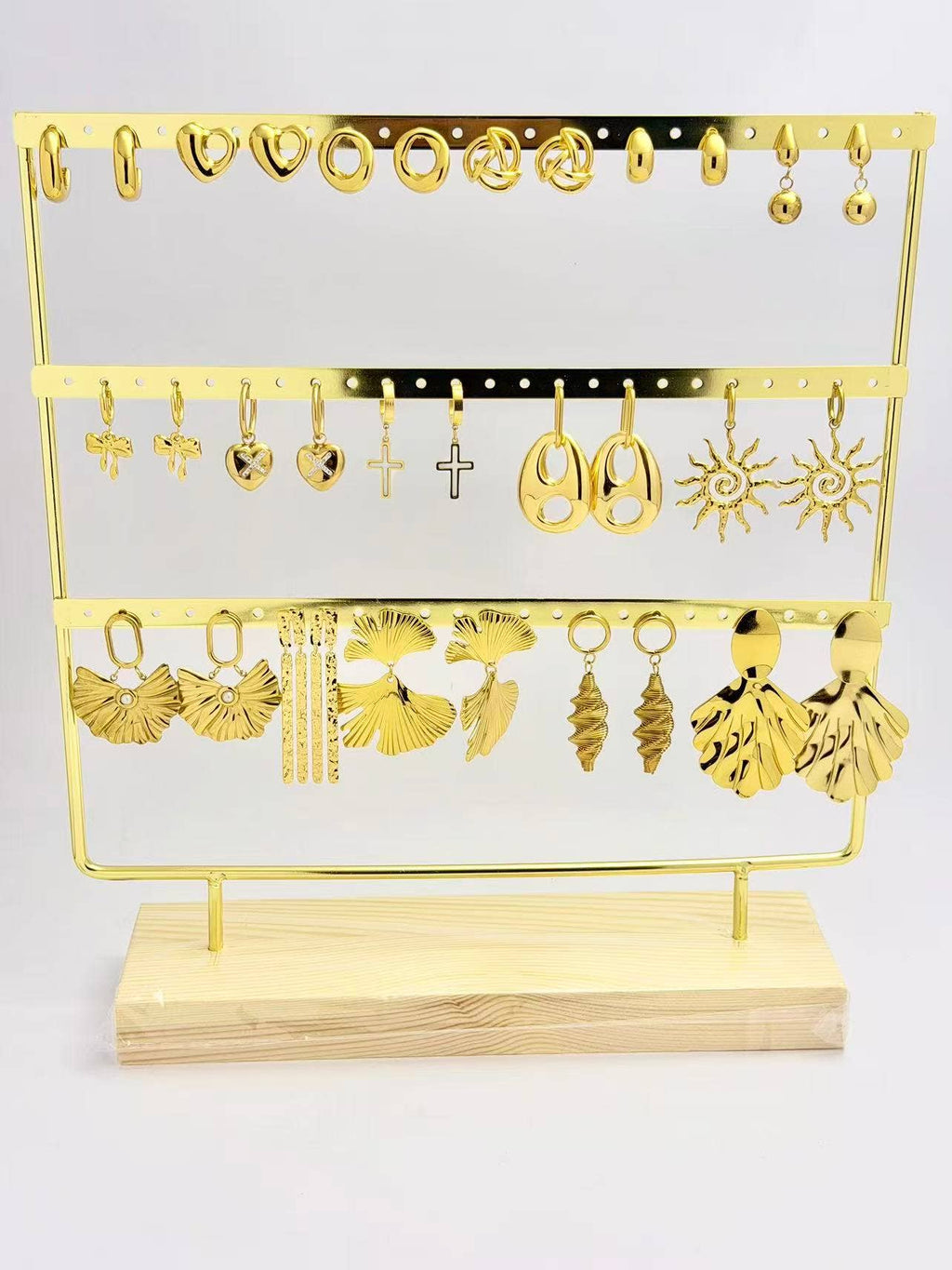 Stunning Dangling pairs of gold