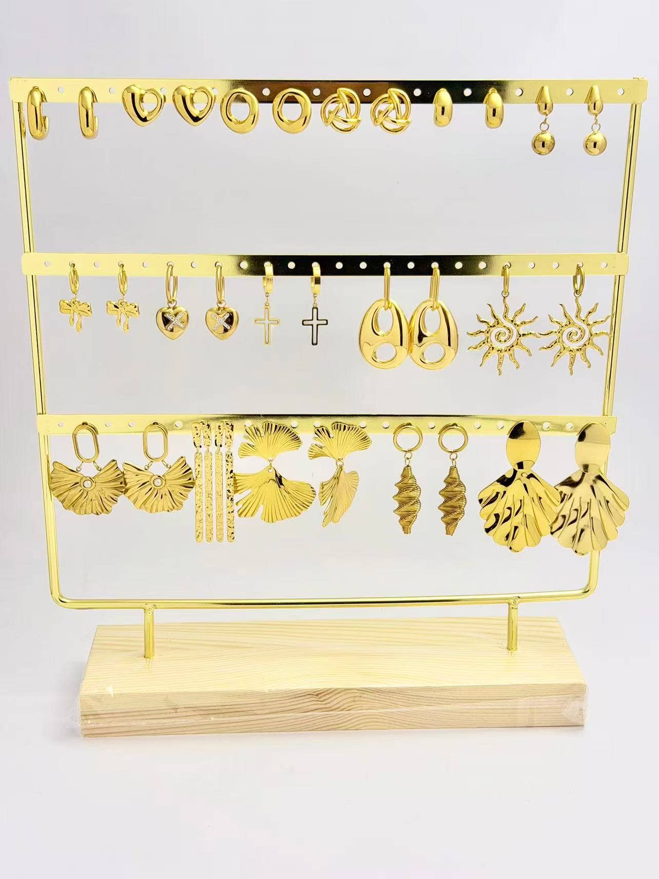 Stunning Dangling pairs of gold