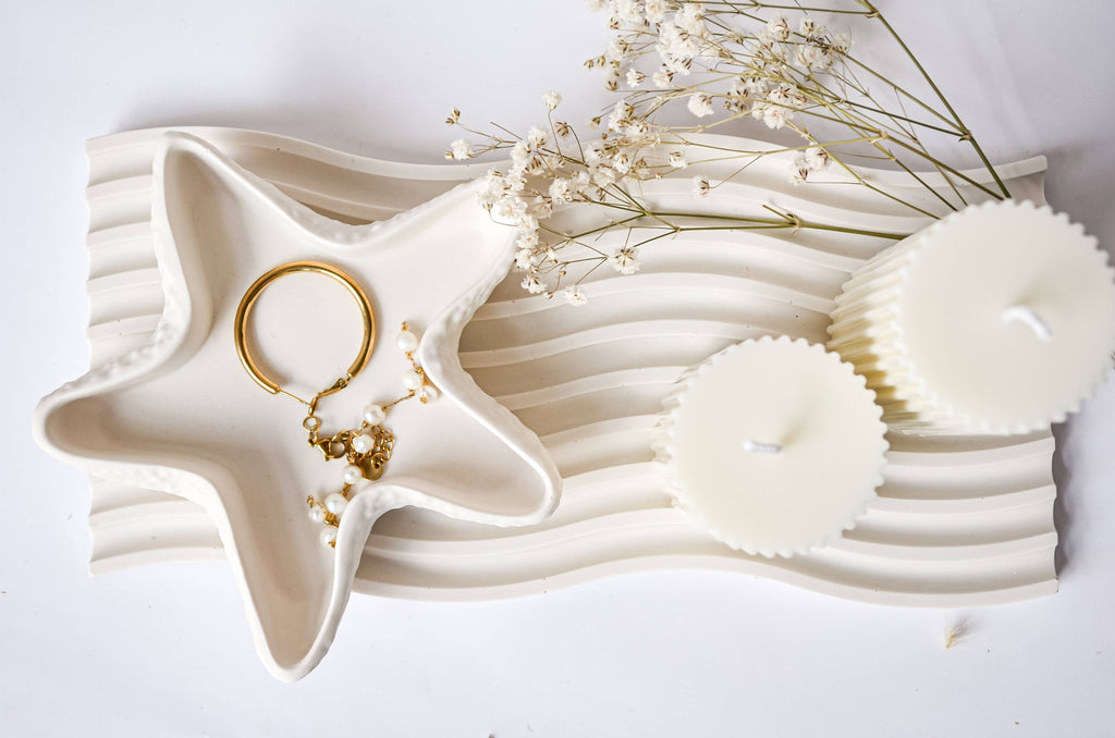 Shell‑shaped jewelry dish